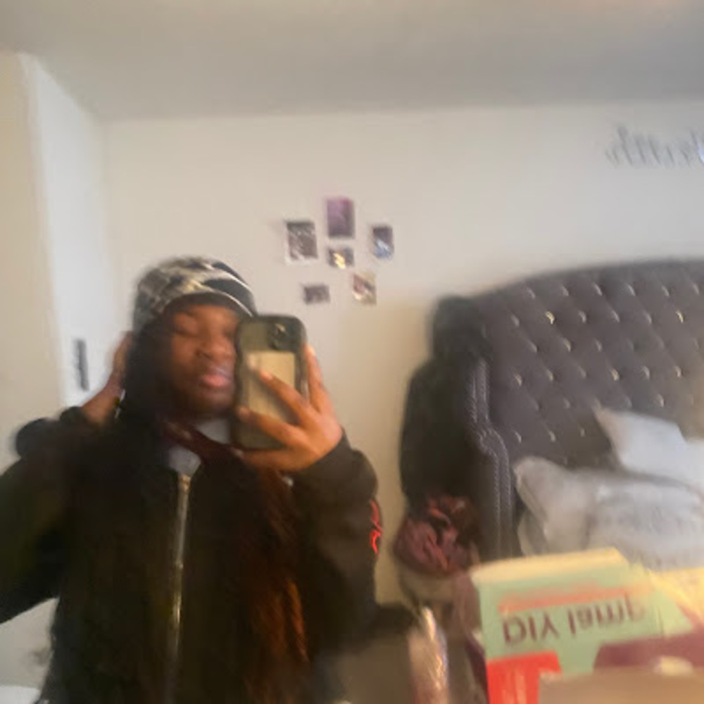 Meet your Posher, Laura